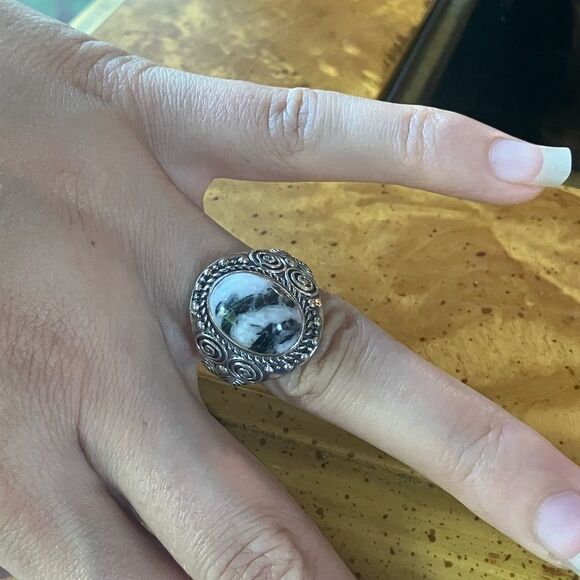 Genuine White Buffalo Sterling Silver Ring Size 7 - Picture 4 of 9